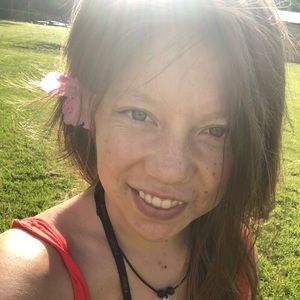 Meet your Posher, Caitlin